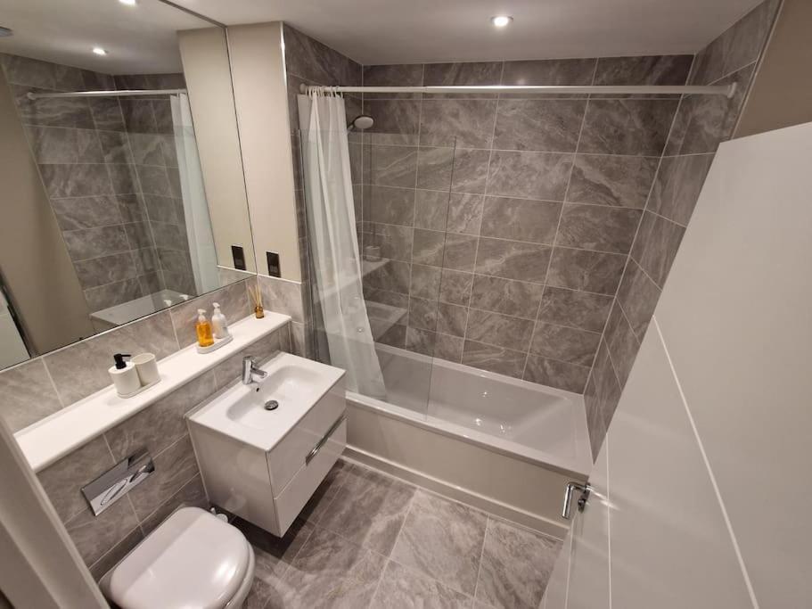 Stunning Newbuilt 3 Bed House Sleeps 9 Villa Edmonton Kültér fotó
